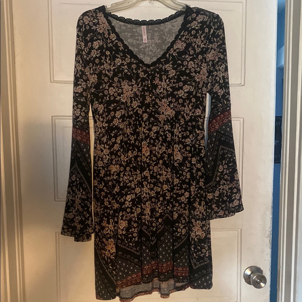 Xhilaration Black Cream V-Neck Bell Sleeve Dress